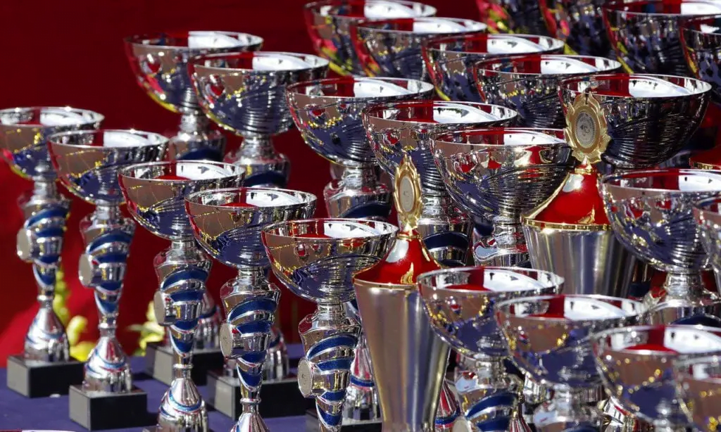 Plural de troféu
